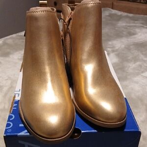 Arizona JEANS CO Gold Ankle Boots with Side Zipper and Glossy Finish